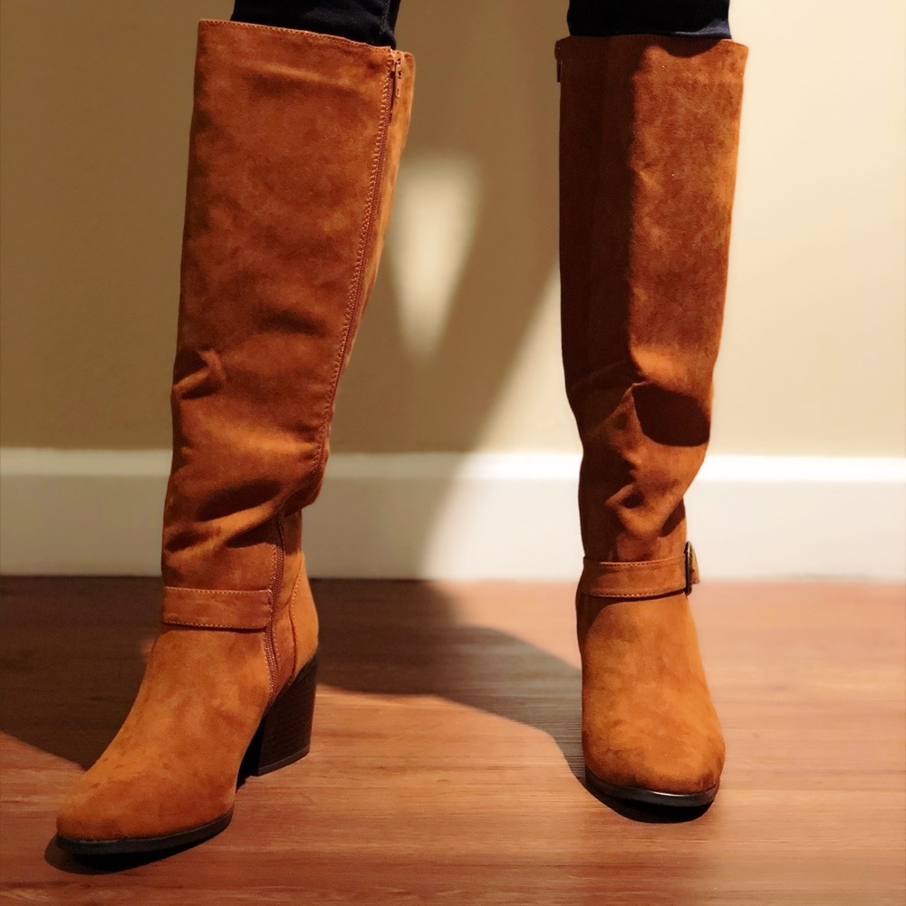BROWN BOOTS